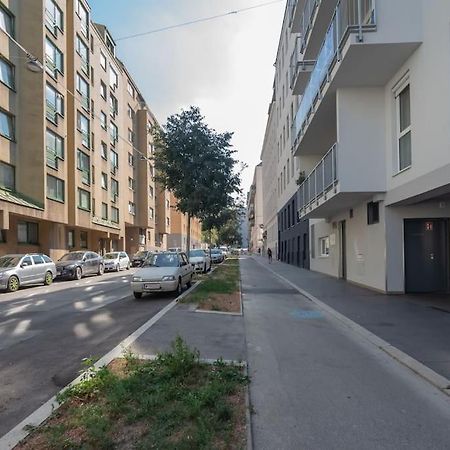 Grosse Terrasse, Klimaanlage Und U-Bahn Naehe Viena Exterior foto