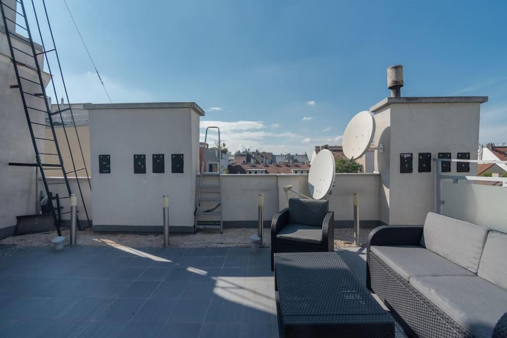 Grosse Terrasse, Klimaanlage Und U-Bahn Naehe Viena Exterior foto