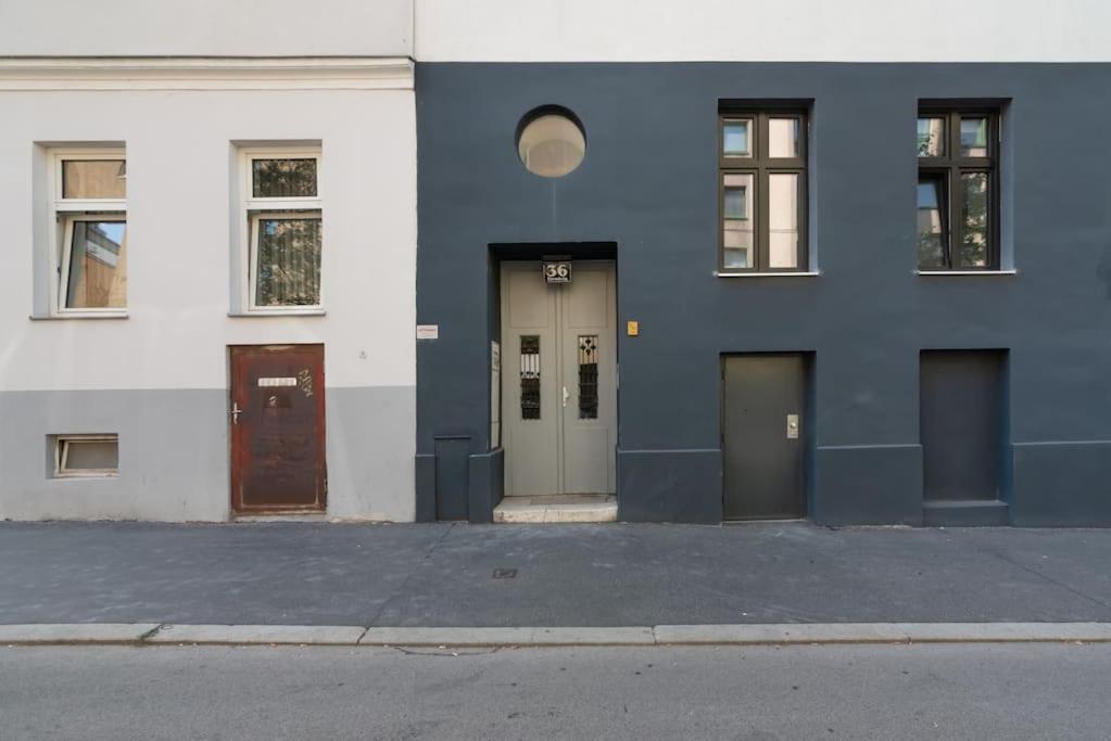 Grosse Terrasse, Klimaanlage Und U-Bahn Naehe Viena Exterior foto