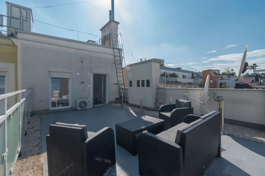 Grosse Terrasse, Klimaanlage Und U-Bahn Naehe Viena Exterior foto