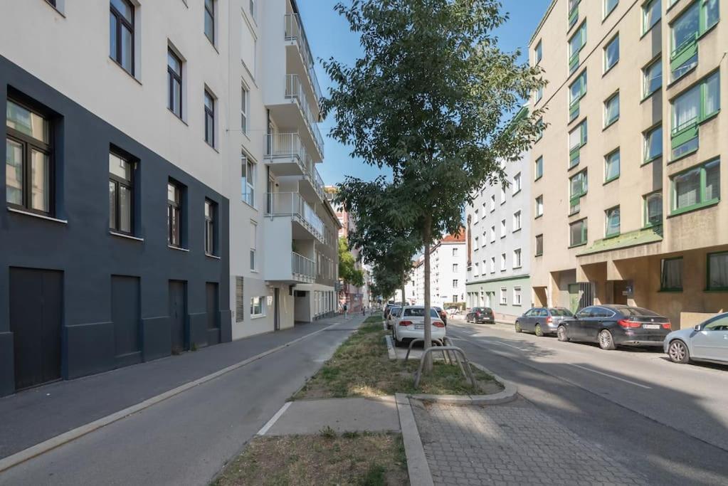 Grosse Terrasse, Klimaanlage Und U-Bahn Naehe Viena Exterior foto