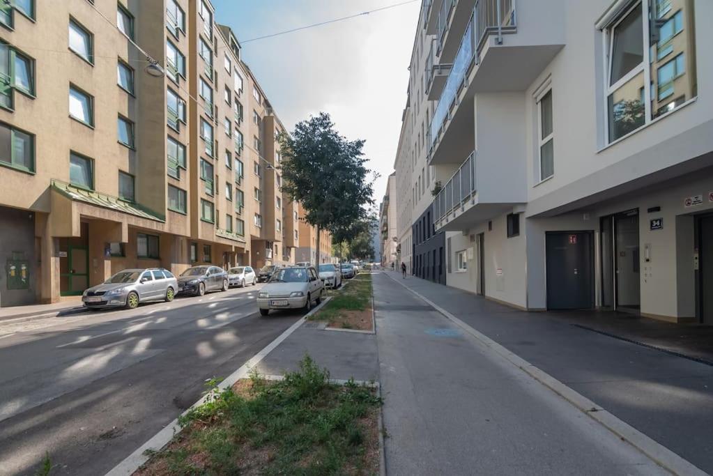 Grosse Terrasse, Klimaanlage Und U-Bahn Naehe Viena Exterior foto