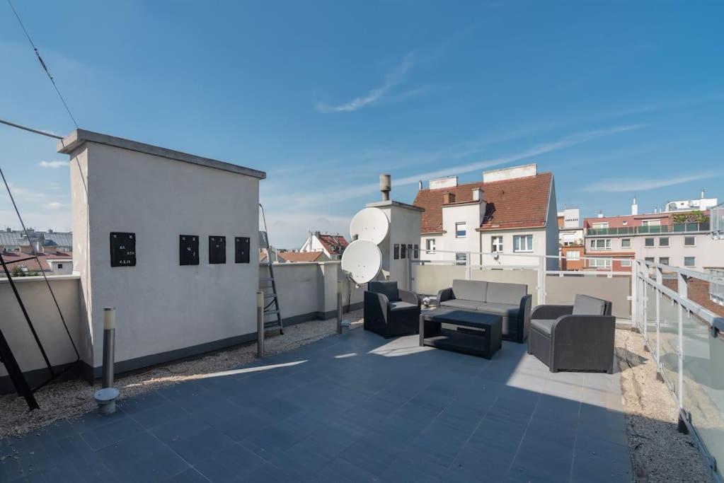 Grosse Terrasse, Klimaanlage Und U-Bahn Naehe Viena Exterior foto