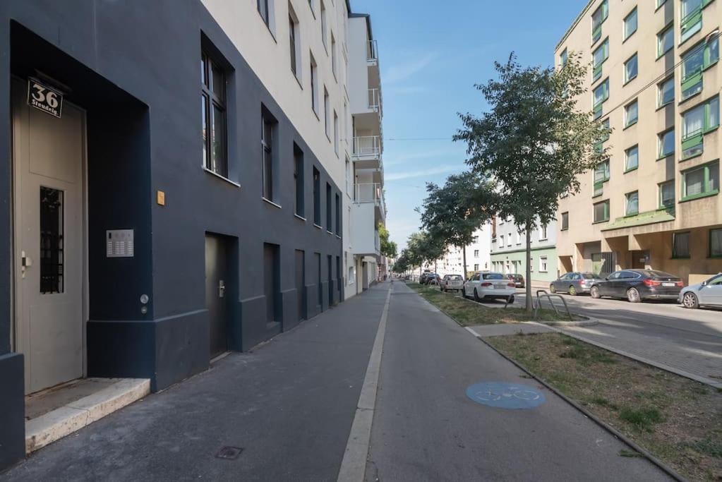 Grosse Terrasse, Klimaanlage Und U-Bahn Naehe Viena Exterior foto