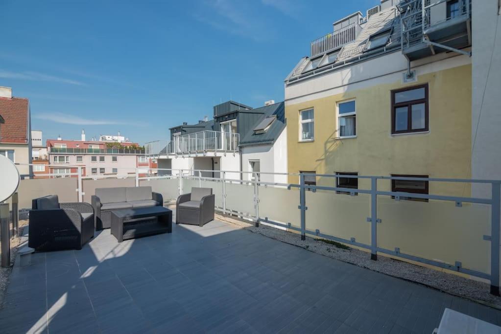 Grosse Terrasse, Klimaanlage Und U-Bahn Naehe Viena Exterior foto